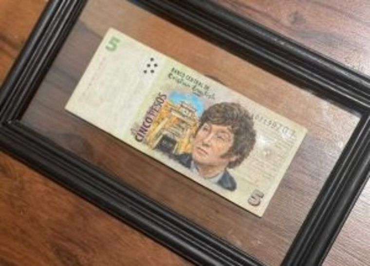 El polémico regalo que recibió Javier Milei de sus seguidores.