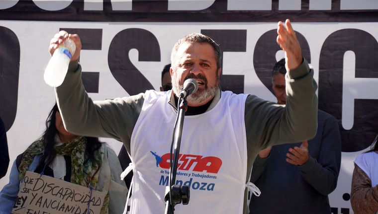 Gustavo Correa se presenta por la conducción del SUTE. Hay siete listas.