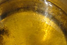 multaran a quienes tiren aceites en la via publica en lujan