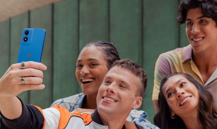 El Motorola Moto G04s incorpora pantalla HD+ de 6,5 pulgadas y frecuencia de actualización de 90 Hz. El Motorola Moto G04s incorpora pantalla HD+ de 6,5 pulgadas y frecuencia de actualización de 90 Hz.