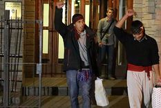 Fausto Jonas Huala la noche en que recuperó su libertad y ser sobreseído del cargo por usurpación y de atentado contra el orden constitucional. Foto: Captura de Pantalla / Canal Abierto