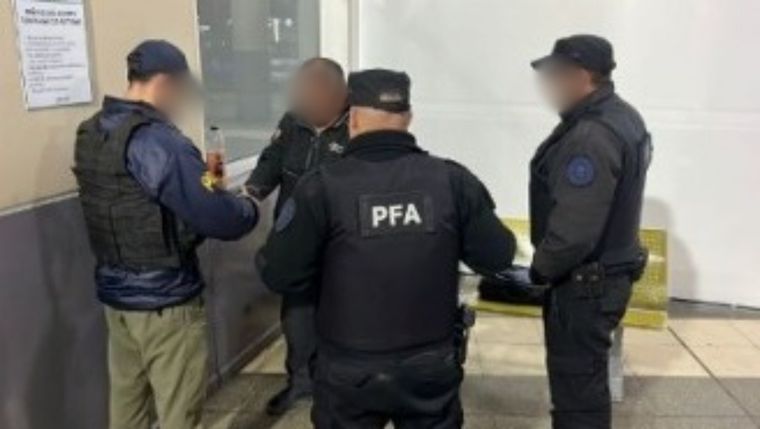 El momento previo a la detención del ciudadano peruano. El momento previo a la detención del ciudadano peruano.