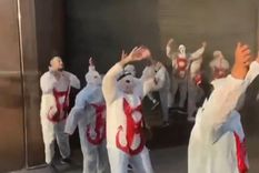 los hinchas de racing organizaron un velorio en la sede de independiente los hinchas de racing organizaron un velorio en la sede de independiente