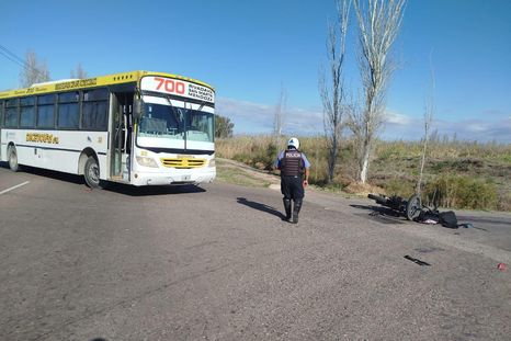 El motociclista fue trasladado de urgencia al Hospital Saporiti, pero falleció poco después de ingresar. El motociclista fue trasladado de urgencia al Hospital Saporiti, pero falleció poco después de ingresar.