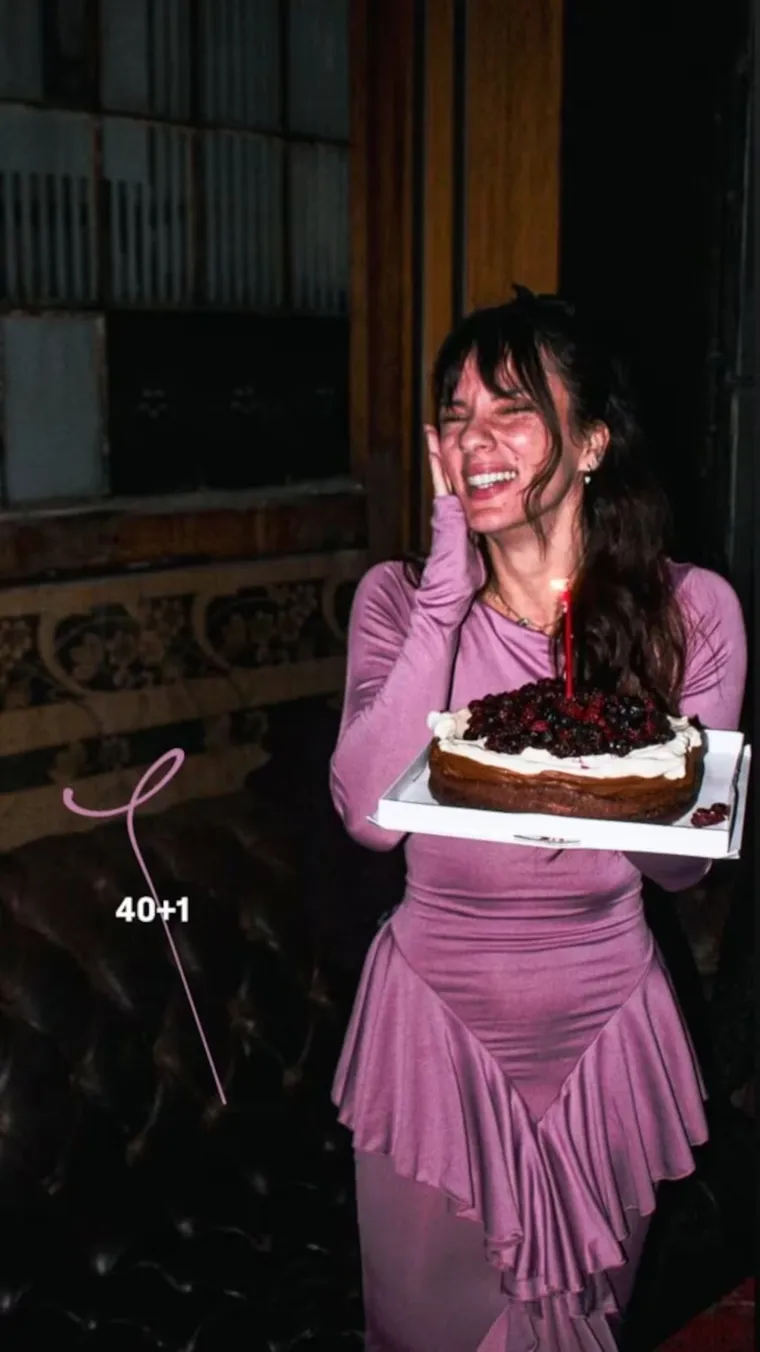 La actriz compartió las imágenes de su celebración íntima. La actriz compartió las imágenes de su celebración íntima.