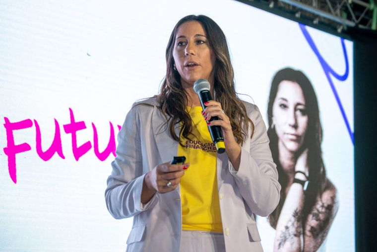 Elena Alonso estará a cargo de las capacitaciones. Elena Alonso estará a cargo de las capacitaciones.