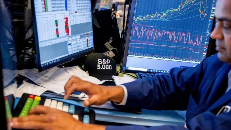 Una menor creación de empleo y un aumento del paro han aumentado los temores de una potencial recesión en EE.UU. Foto: BBC