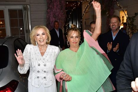 Mirtha Legrand festejó su cumpleaños en la casa de Marcela Tinayre. Mirtha Legrand festejó su cumpleaños en la casa de Marcela Tinayre.