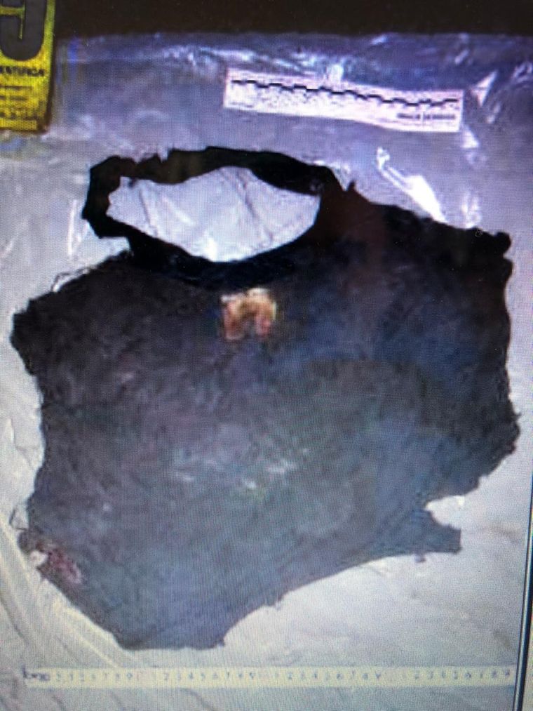 Objetos La remera que estaba en la boca de Aliaga, quizá para impedir que hablara.