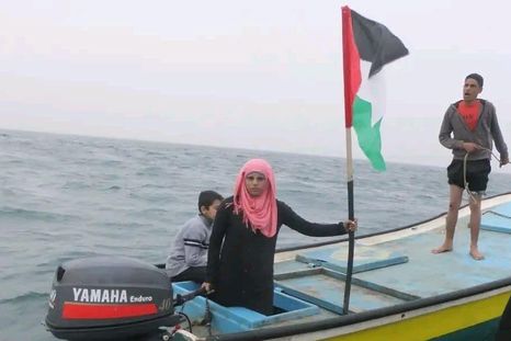 La pescadora de Gaza Madleen Kullab, quien inspiró el nombre del barco en el que viajaron Greta Thunberg y otros activistas. La pescadora de Gaza Madleen Kullab, quien inspiró el nombre del barco en el que viajaron Greta Thunberg y otros activistas.