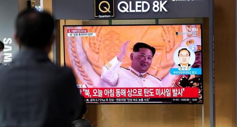 Kim Jong-un El líder norcoreano supervisó personalmente el lanzamiento del último misil Foto: DW/AP