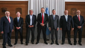 Adorni recibió al grupo de los 6. Ellos apoyan el plan pero advierten que así muchos de ellos no podrán seguir funcionando, y no es por las tasas municipales. Adorni recibió al grupo de los 6. Ellos apoyan el plan pero advierten que así muchos de ellos no podrán seguir funcionando, y no es por las tasas municipales.