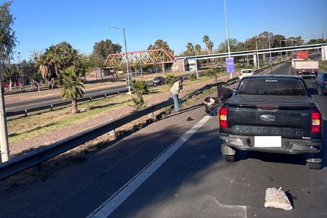 El aparatoso accidente del Acceso Este. El aparatoso accidente del Acceso Este.