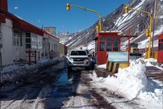 El primer vehículo que ingresó a la aduana tras seis días de inhabilitación.