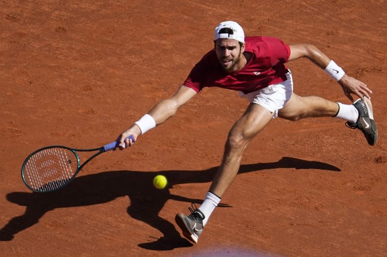 Khachanov y Davidovich Fokina tuvieron un encontronazo en la red tras el partido. Foto: EFE