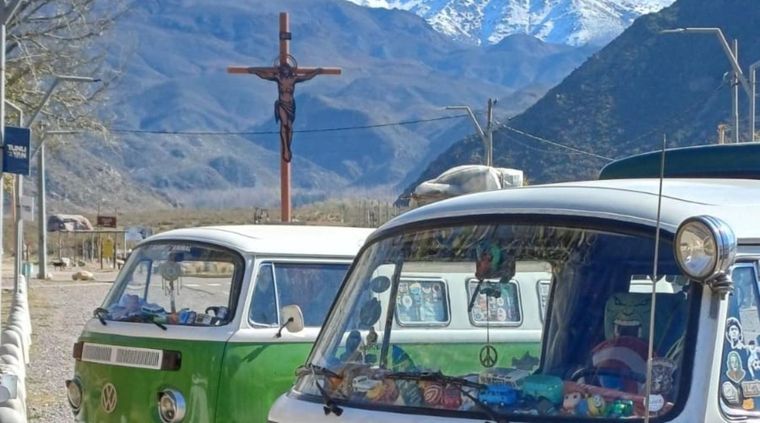 Combis en el Manzano Histórico. Combis en el Manzano Histórico.