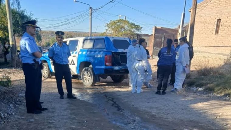 En el transcurso de esta tarde se dará lugar al relevamiento de las cámas de seguridad del barrio y de las declaraciones de vecinos. Foto: Gentileza La Mañana de Neuquén