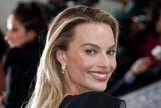 MARGOT ROBBIE LA ACTRIZ DE 33 AÑOS PROTAGONIZA LA NUEVA PELÍCULA DE BARBIE Foto: https://www.elle.fr/Beaute/Maquillage/Maquillage-de-stars/Voici-l-astuce-bonne-mine-de-Margot-Robbie-pour-le-Met-Gala-2023-4125350