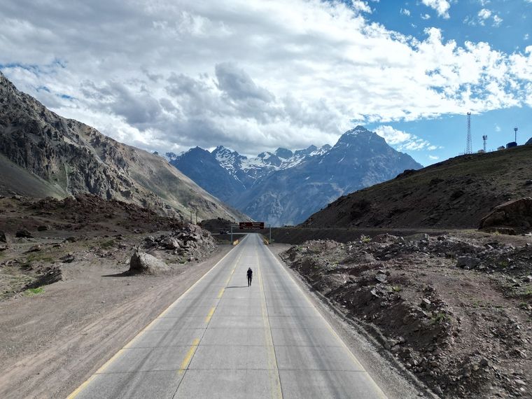 Cris caminó desde Concón hasta el Aconcagua y regresó a Chile Foto: Madalin Cristea