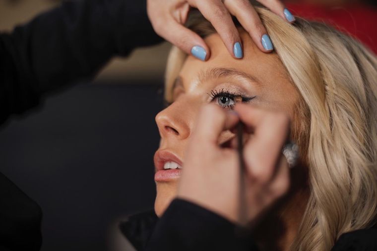 Las manos de Barbarita Juri, en plena faena.