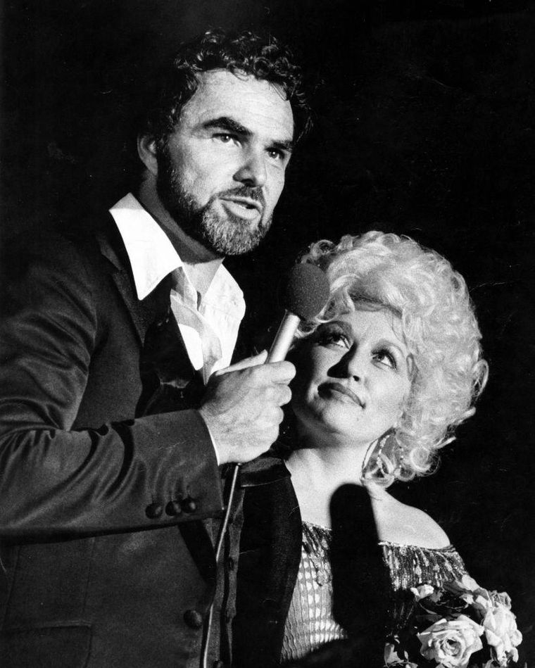 Parton actuó junto a Burt Reynolds.