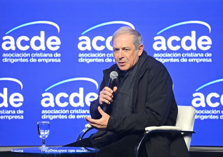 Padre Adrián Santarelli. Padre Adrián Santarelli.