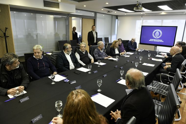 La CGT se reunió con el Gobierno y pidió que se retire la reforma laboral del DNU. Foto: Noticias Argentinas