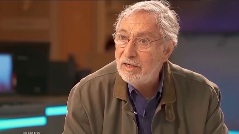 La pantalla gigante proyectó las escenas más recordadas de la carrera de Luis Brandoni. / Captura Eltrece