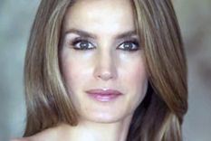 La reina Letizia es dueña de una belleza natural que permite lucir todos los estilos. Foto: Casa Real Española - Expansion.mx