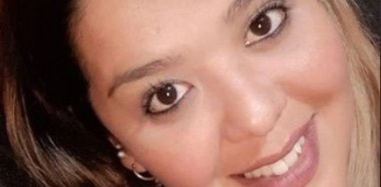 La joven se fue de vacaciones con su pareja y desapareció