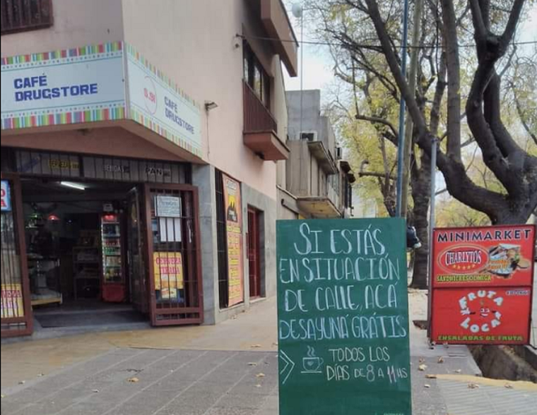 El ingreso al negocio.