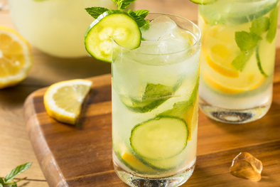 MDZol | Cómo hacer limonada natural con pepino y jengibre