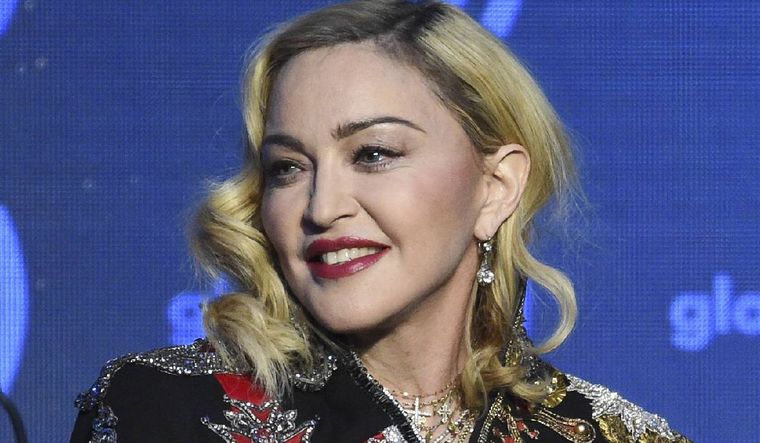 Madonna habría sido dada de alta y se recupera en su hogar.