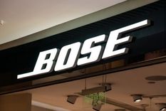 Bose cerrará la totalidad de sus tiendas físicas en Estados Unidos.