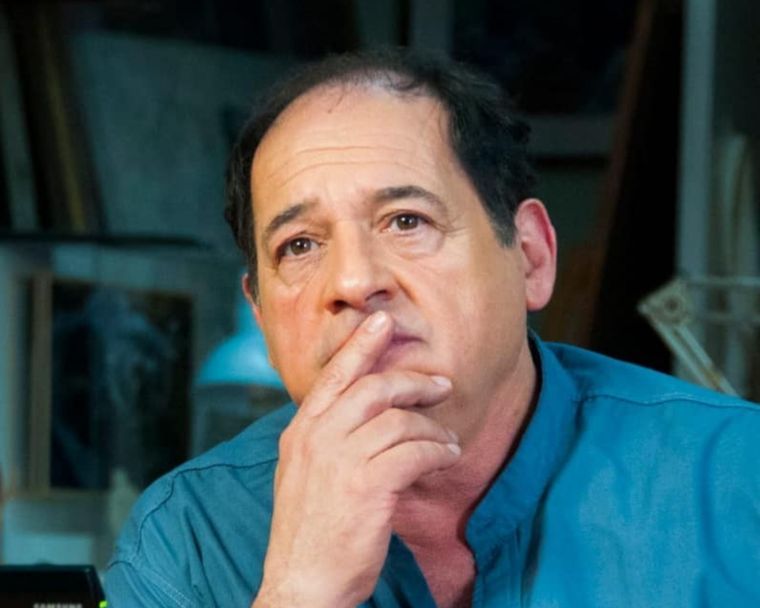 La pieza teatral divide opiniones sobre el respeto y la sensibilidad Foto: Instagram @juliochavezactor.