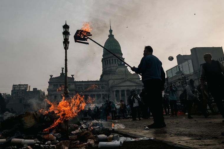Los destrozos del miércoles fueron cercanos a los 100 millones de pesos Foto: EFE