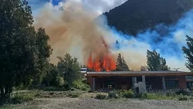 El intendente de Epuyén, José Contreras, confirmó que ya se quemó un centenar de viviendas, incluyendo los incendios que afectan a esta región de la Patagonia desde el año pasado.