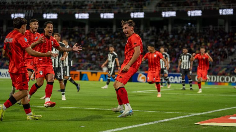 Valentino Simoni tuvo un histórico debut en Primera división con Gimnasia y Esgrima: gol y figura.&nbsp;