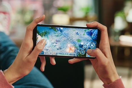 Los nuevos teléfonos gamer ofrecen máxima potencia y refrigeración extrema para disfrutar de cualquier título. Los nuevos teléfonos gamer ofrecen máxima potencia y refrigeración extrema para disfrutar de cualquier título.