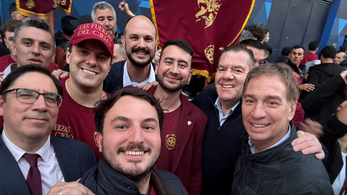 Javier Milei le cree a Santiago Caputo y con el PRO le intervienen la fiscalización bonaerense a Karina Milei