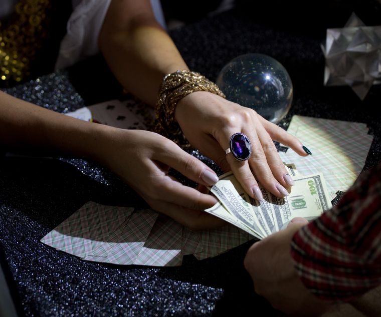 A veces el universo devuelve en plata lo que diste en energía, tiempo o confianza. Foto: Shutterstock