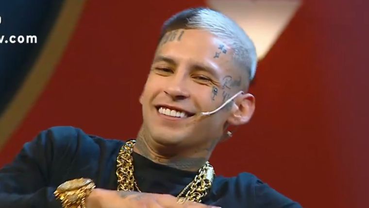 Elián Valenzuela aceptó el desafío que le propueso el presentador.