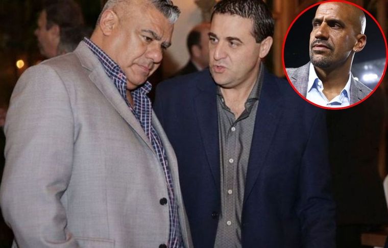 Tapia, con los tapones de punta contra Juan Sebatián Verón.