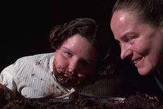 Una mítica escena del clásico Matilda, que puedes encontrar disponible en Netflix