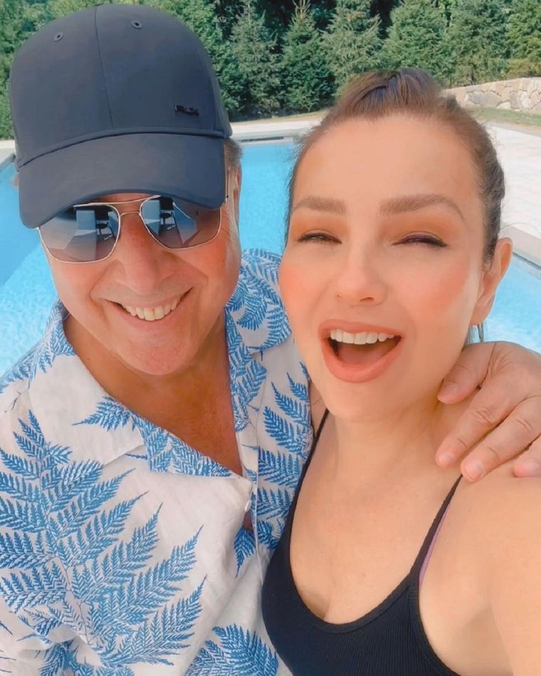Thalía junto a su esposo Tommy Mottola. Foto: Instagram