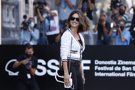 Penelope Cruz defiende esta histórica prenda de esta firma francesa Foto: Lecturas