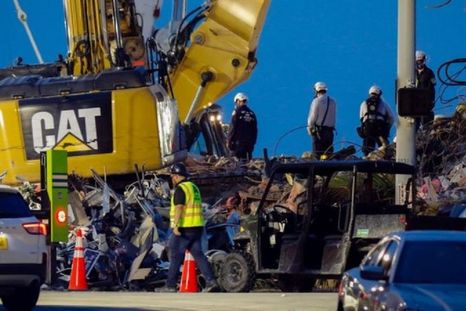 Derrumbe en Miami: encuentran 10 cuerpos más entre los escombros del edificio que colapsó en Surfside