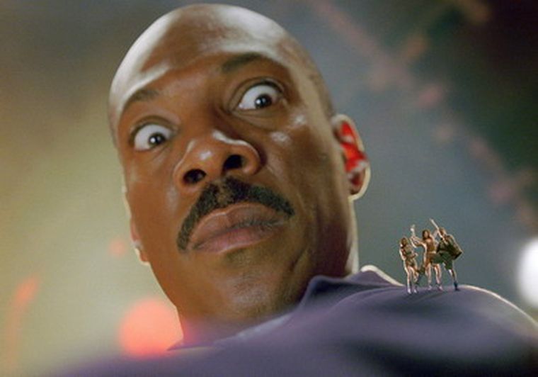 Eddie Murphy interpreta a una particular nave espacial enTripulación Dave. Foto: www.movieweb.com