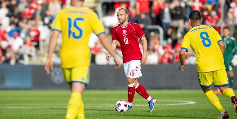 Christian Eriksen, minutos antes de su colapso en el amistoso de Dinamarca ante Ucrania.