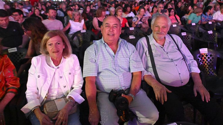 Verania y Miguel dos turistas de Miami, y Juan Carlos. Verania y Miguel dos turistas de Miami, y Juan Carlos.